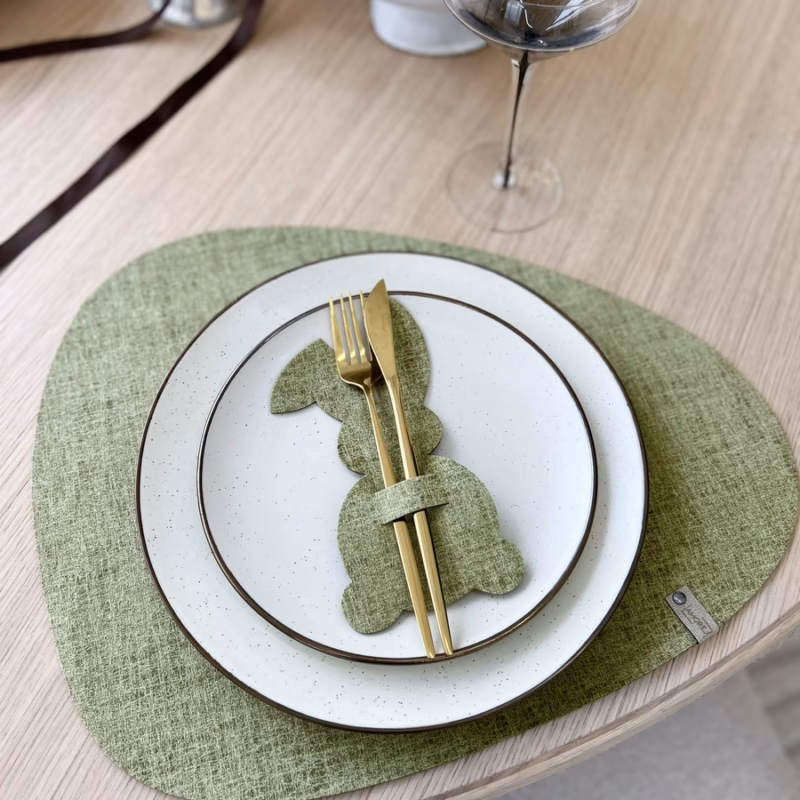 salotines_spalvos_stalo_irankiu_laikikliai_zuikiai_amorej