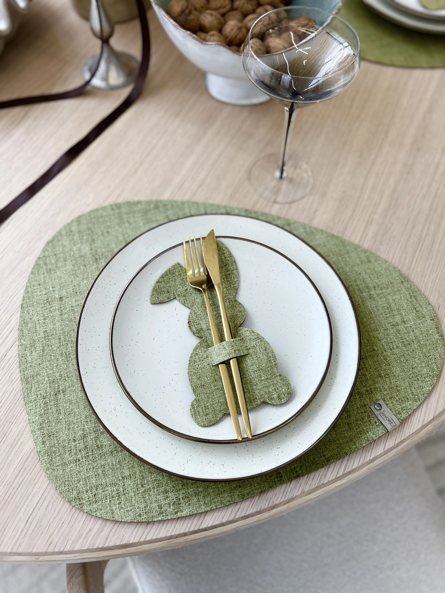 salotines_spalvos_stalo_irankiu_laikikliai_zuikiai_amorej