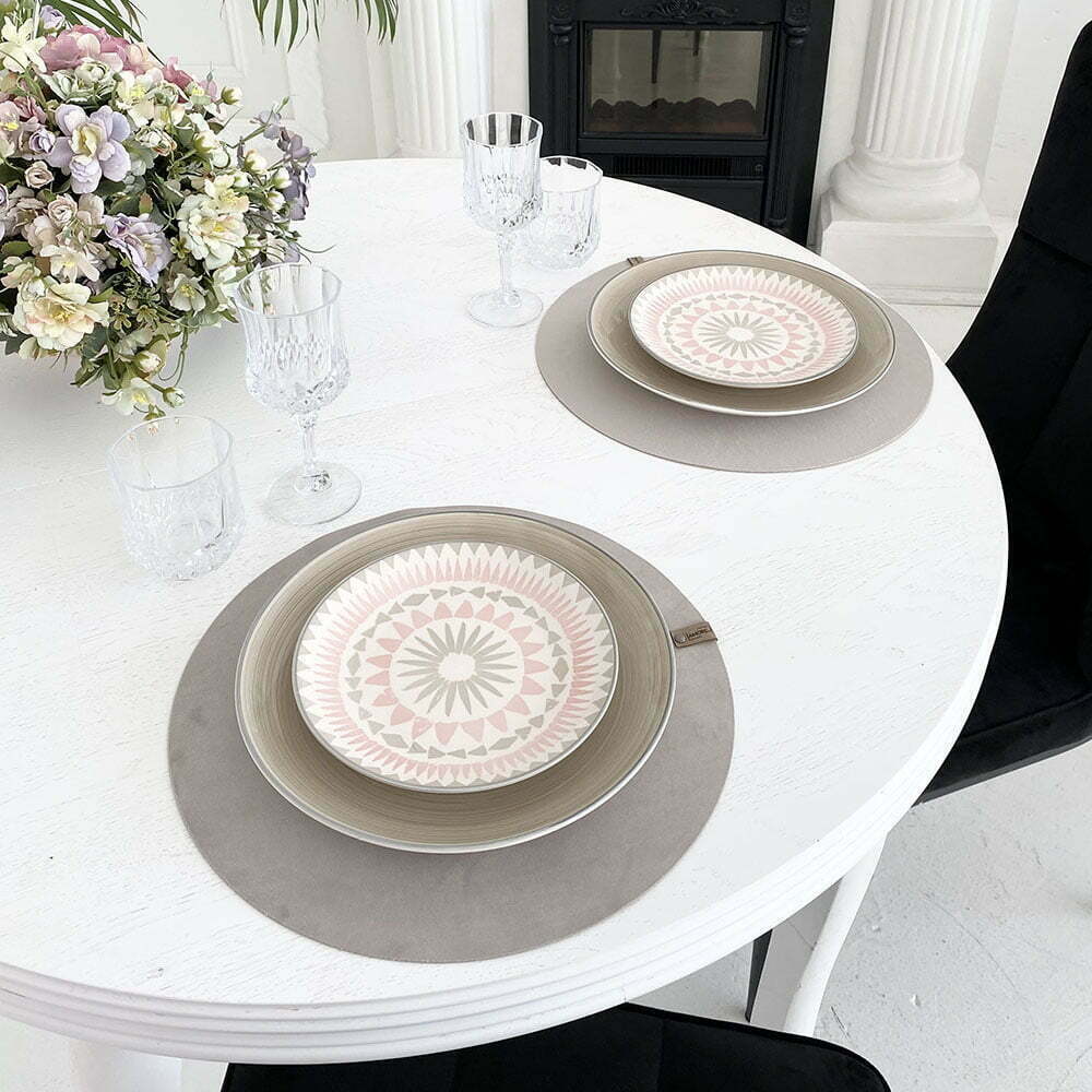 ovalo formos veliuriniai stalo padekliukai sviesios pilkos spalvos