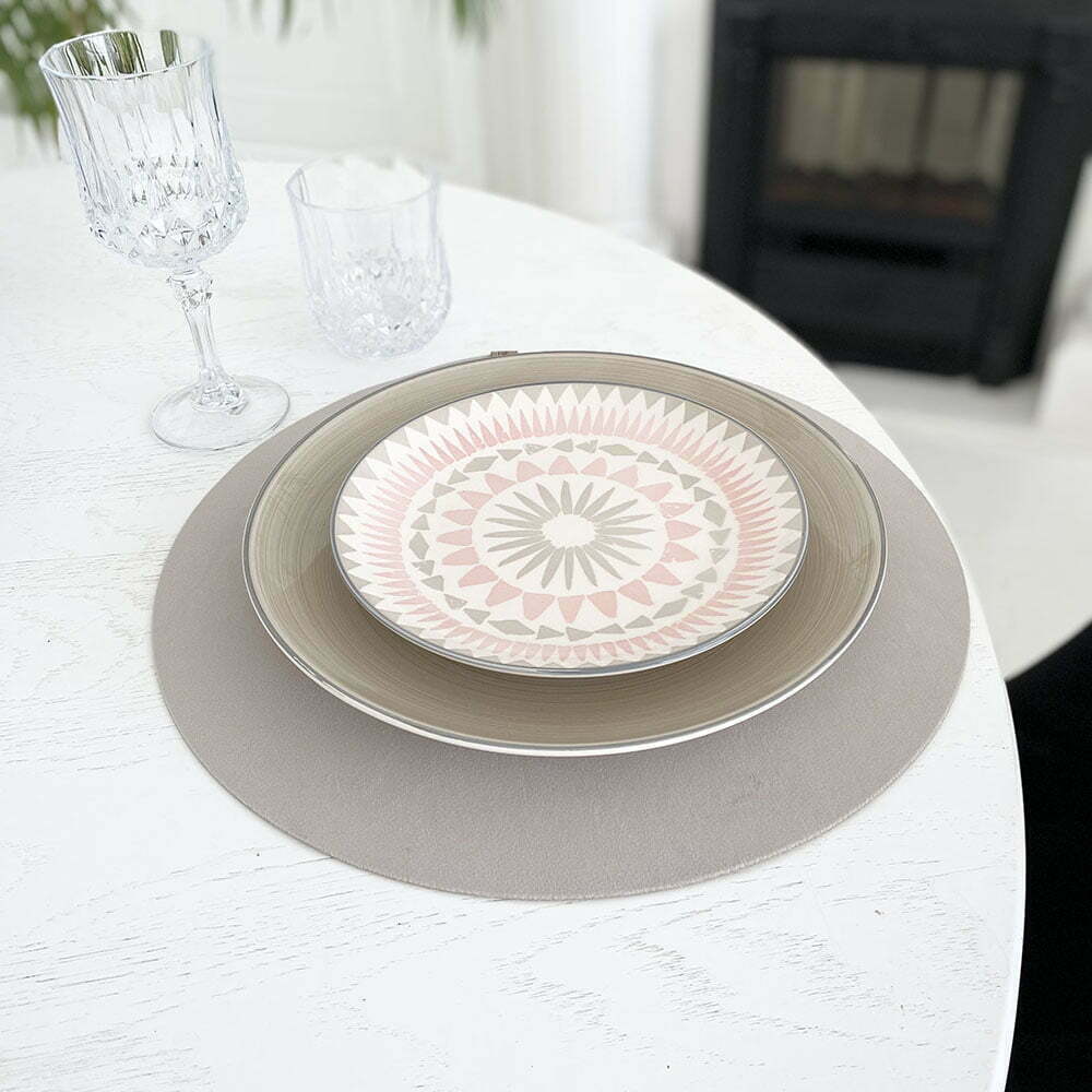 ovalo formos veliuriniai stalo padekliukai sviesios pilkos spalvos 3