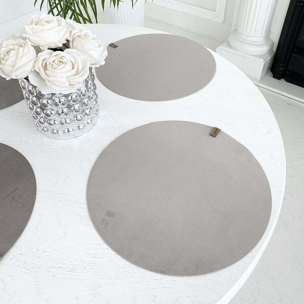 ovalo formos veliuriniai stalo padekliukai sviesios pilkos spalvos 8