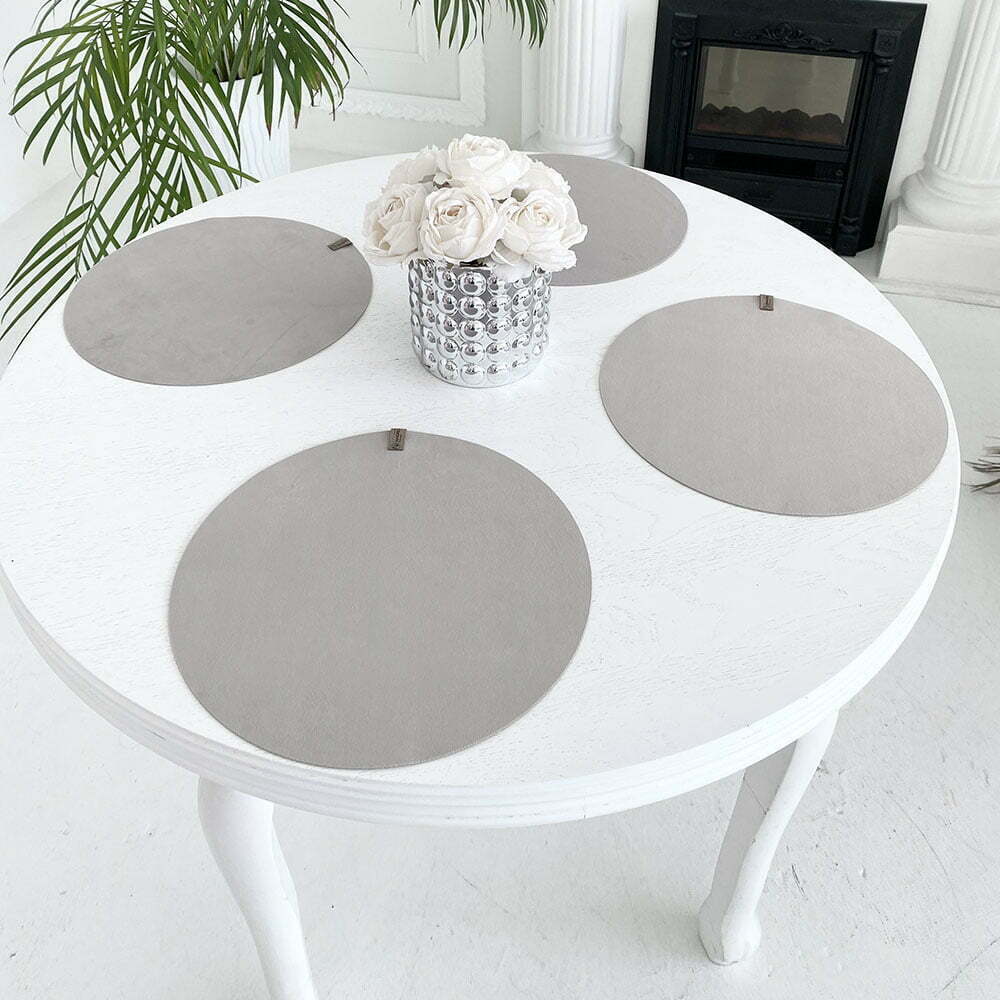 ovalo formos veliuriniai stalo padekliukai sviesios pilkos spalvos 9