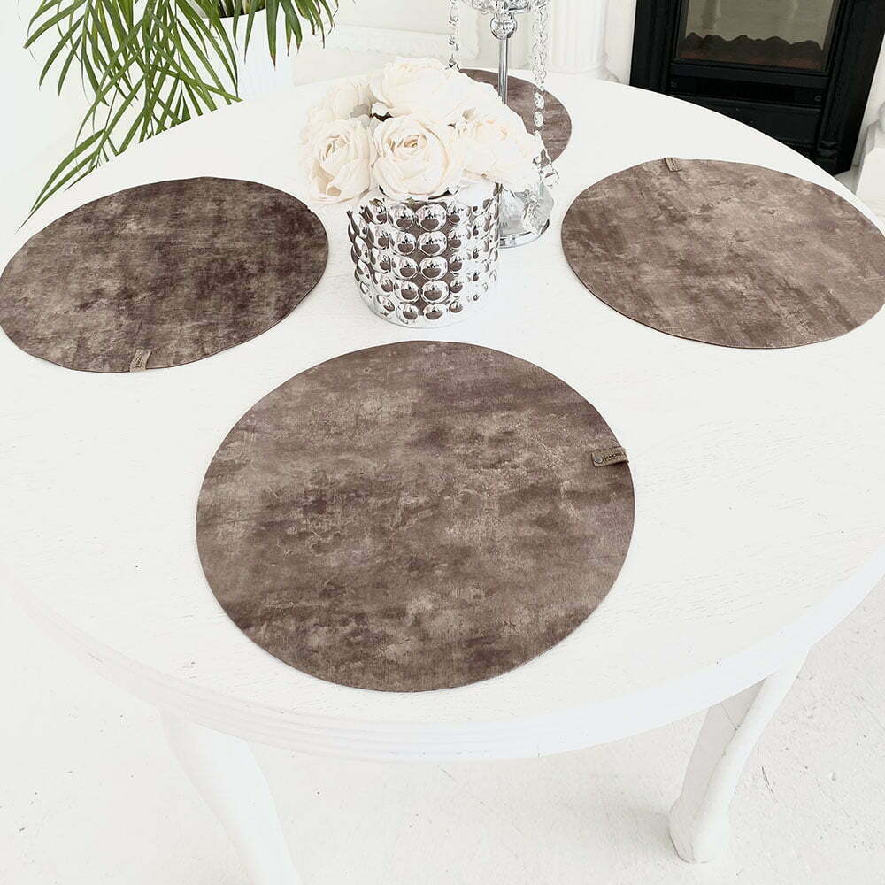 ovalo formos veliuriniai stalo padekliukai tamsiai rudi7