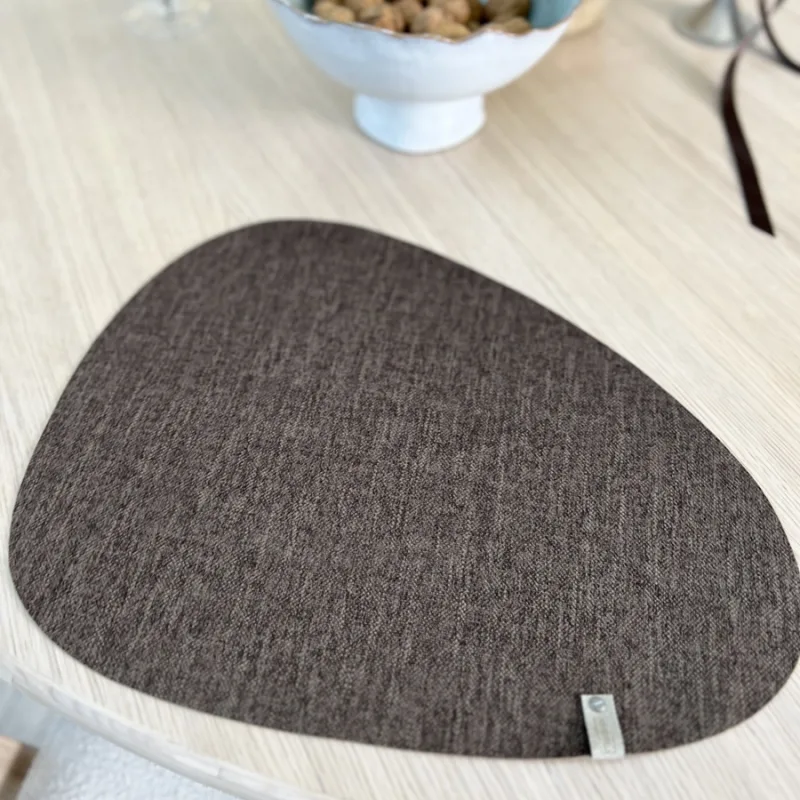 stlpad87-rudos_spalvos_stalo_padekliukai_velykoms_amorej