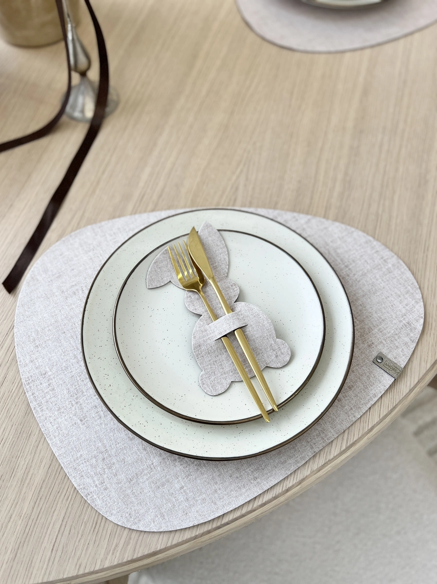 Stalo įrankių laikiklis papuošimas Zuikis Dramblio kaulo spalvos (stlir80)