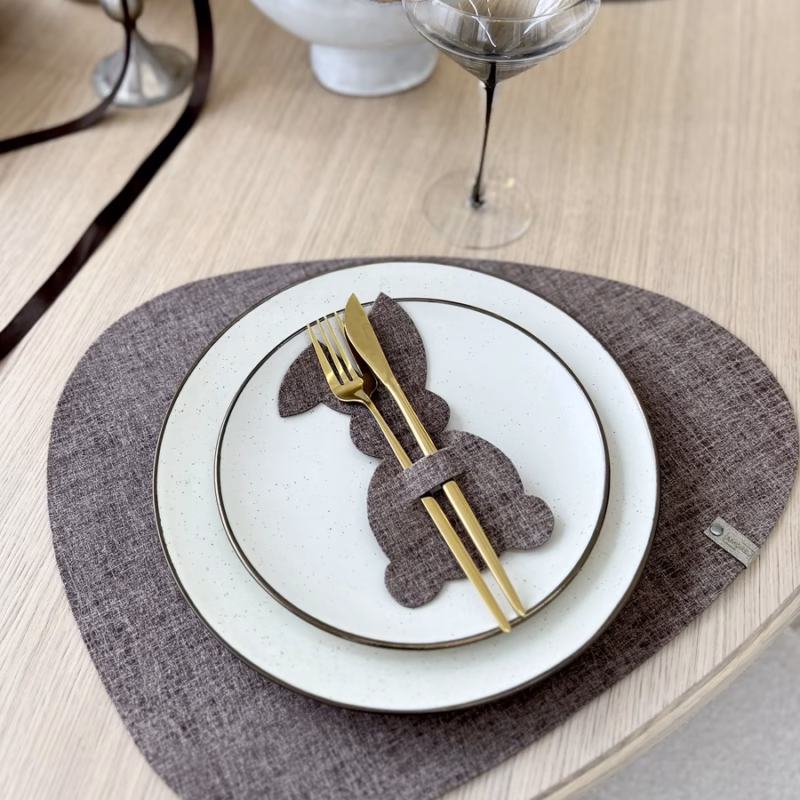 Stalo įrankių laikiklis papuošimas Zuikis Tamsios Rudos spalvos (stlir82)